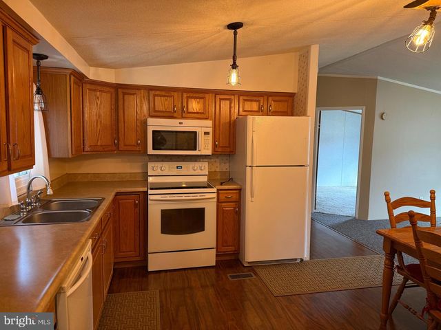 1 CHAPEL DR, Lewistown, PA 17044