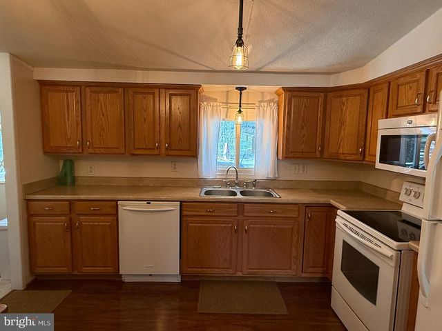 1 CHAPEL DR, Lewistown, PA 17044