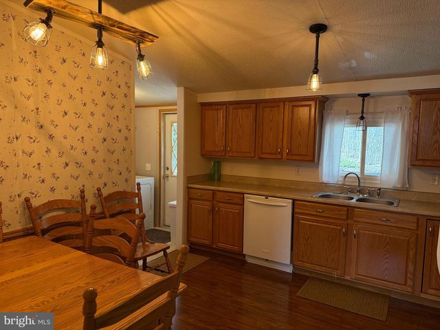 1 CHAPEL DR, Lewistown, PA 17044