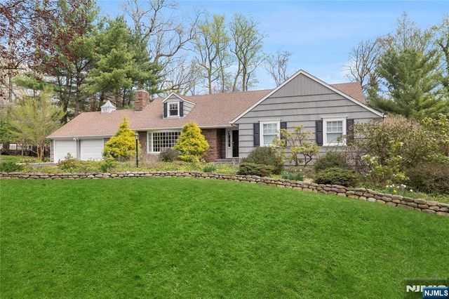 20 Deerhorn Trail, Upper Saddle River, NJ 07458