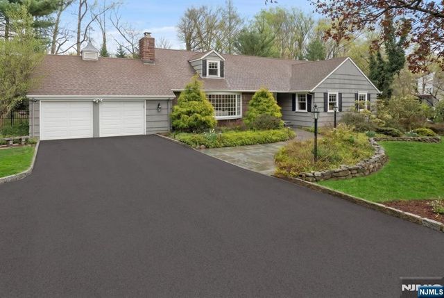 20 Deerhorn Trail, Upper Saddle River, NJ 07458