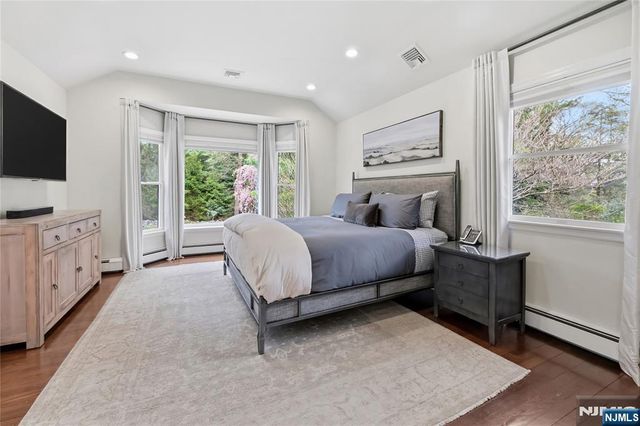 20 Deerhorn Trail, Upper Saddle River, NJ 07458