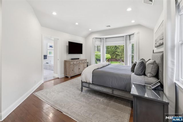 20 Deerhorn Trail, Upper Saddle River, NJ 07458
