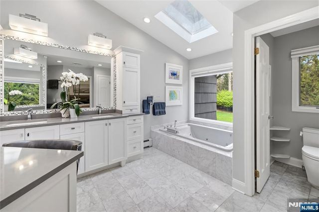 20 Deerhorn Trail, Upper Saddle River, NJ 07458