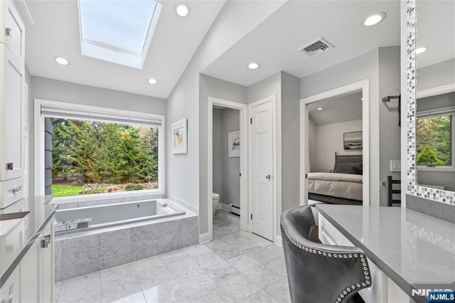 20 Deerhorn Trail, Upper Saddle River, NJ 07458