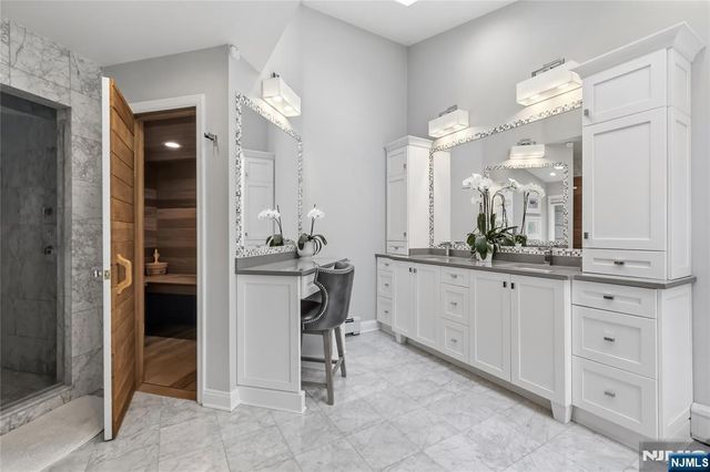 20 Deerhorn Trail, Upper Saddle River, NJ 07458
