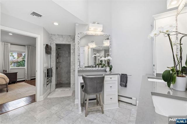 20 Deerhorn Trail, Upper Saddle River, NJ 07458