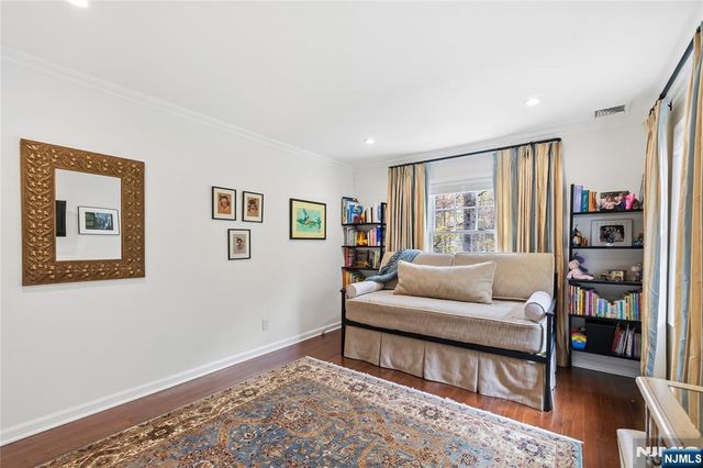 20 Deerhorn Trail, Upper Saddle River, NJ 07458