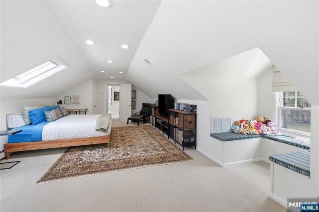 20 Deerhorn Trail, Upper Saddle River, NJ 07458