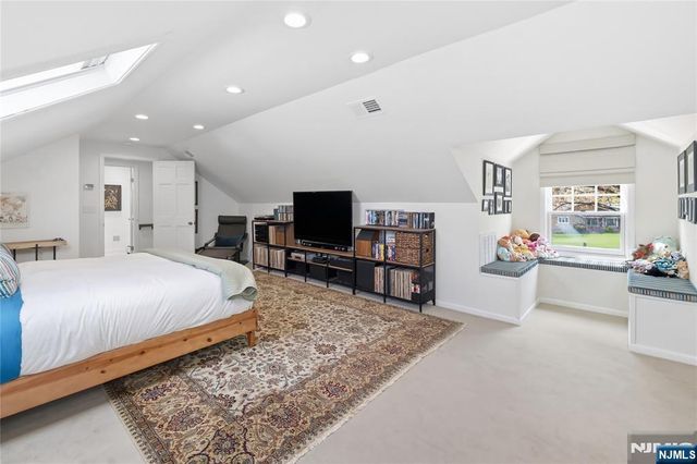 20 Deerhorn Trail, Upper Saddle River, NJ 07458