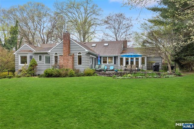 20 Deerhorn Trail, Upper Saddle River, NJ 07458