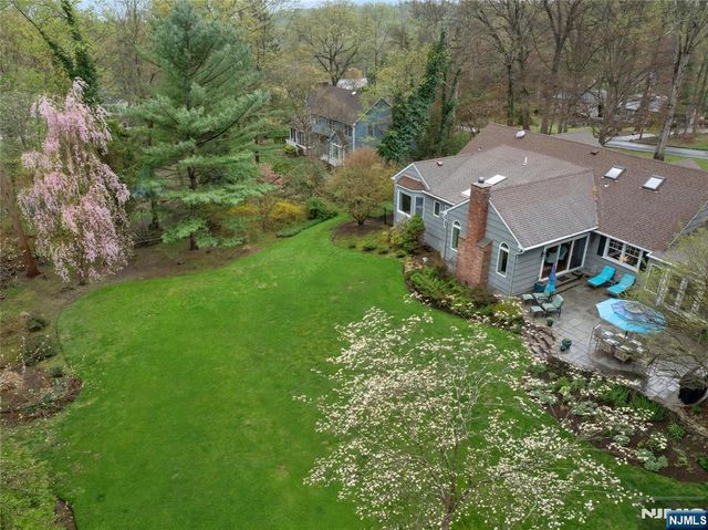 20 Deerhorn Trail, Upper Saddle River, NJ 07458