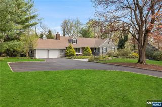 20 Deerhorn Trail, Upper Saddle River, NJ 07458
