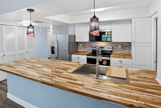 5440 ORANGE BLOSSOM ROAD N, Pinellas Park, FL 33782