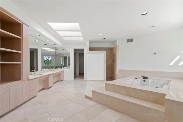 2 Inverness Lane, Newport Beach, CA 92660