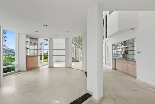 2 Inverness Lane, Newport Beach, CA 92660