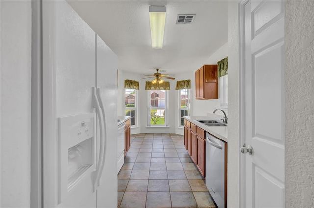 337 W Chantilly Way, Mustang, OK 73064