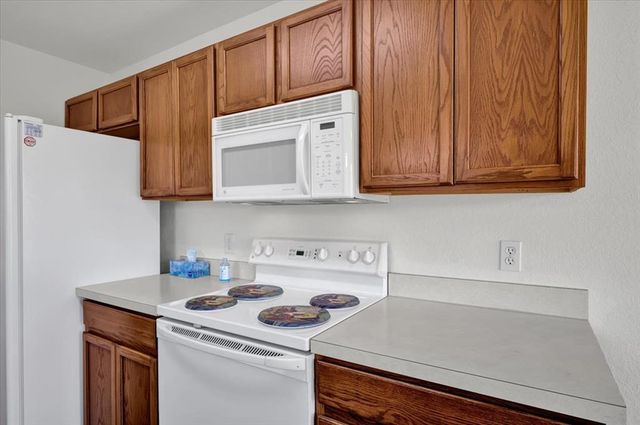 337 W Chantilly Way, Mustang, OK 73064