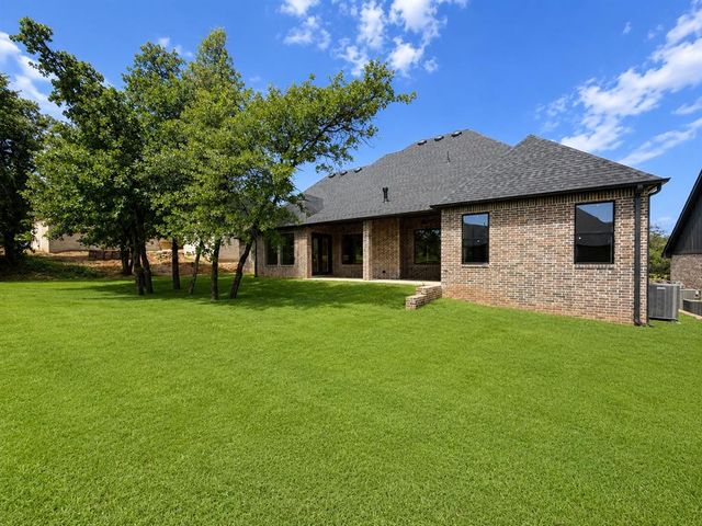 3032 Fountain Creek Drive, Edmond, OK 73034