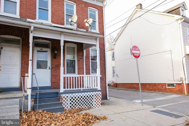225 W FRONT ST, York, PA 17404