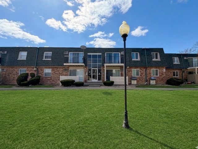 9954 S 84th Terrace 109, Palos Hills, IL 60465