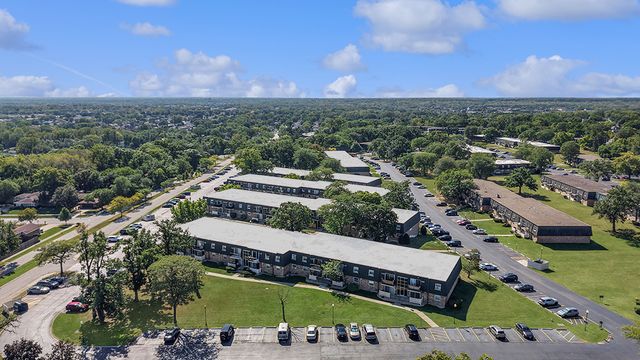 9954 S 84th Terrace 109, Palos Hills, IL 60465