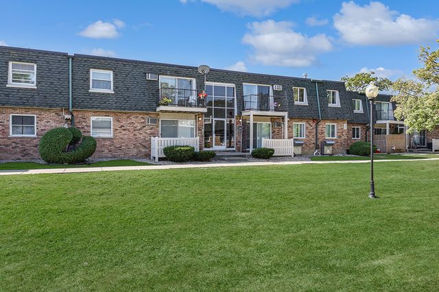 9954 S 84th Terrace 109, Palos Hills, IL 60465