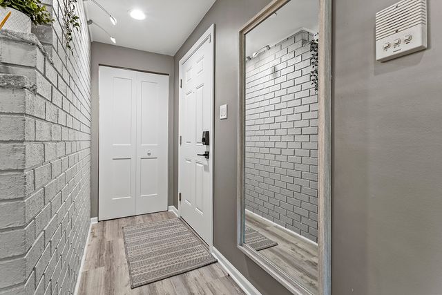 9954 S 84th Terrace 109, Palos Hills, IL 60465