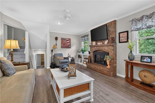 10112 Oakridge Drive, Overland Park, KS 66212