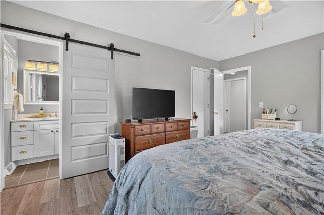 10112 Oakridge Drive, Overland Park, KS 66212