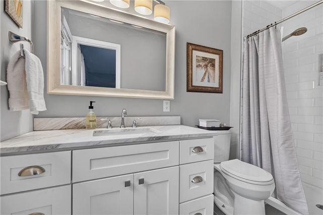 10112 Oakridge Drive, Overland Park, KS 66212