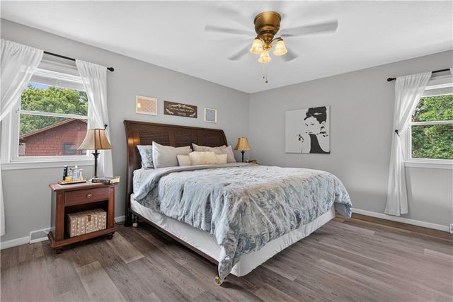 10112 Oakridge Drive, Overland Park, KS 66212