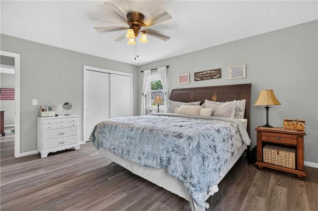 10112 Oakridge Drive, Overland Park, KS 66212