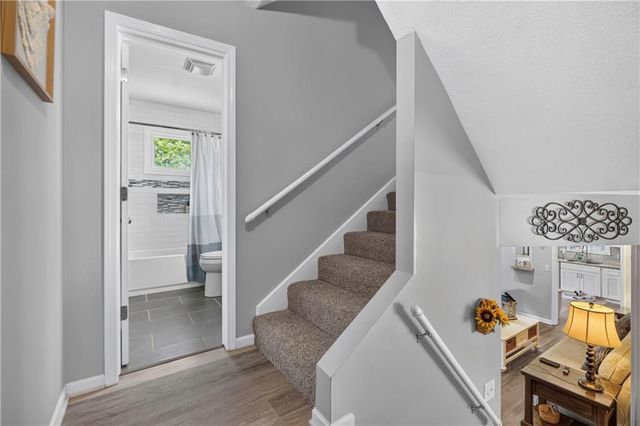 10112 Oakridge Drive, Overland Park, KS 66212