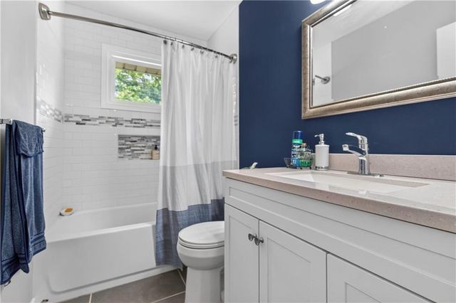 10112 Oakridge Drive, Overland Park, KS 66212