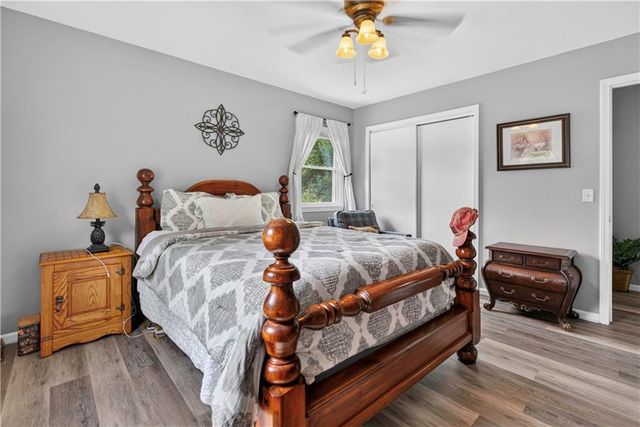 10112 Oakridge Drive, Overland Park, KS 66212