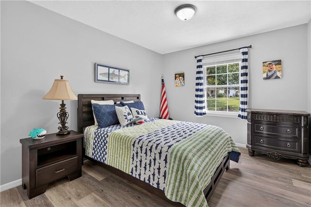 10112 Oakridge Drive, Overland Park, KS 66212