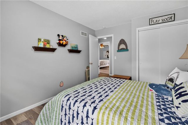 10112 Oakridge Drive, Overland Park, KS 66212