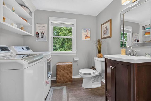 10112 Oakridge Drive, Overland Park, KS 66212