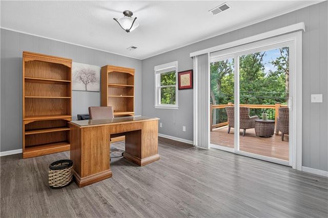 10112 Oakridge Drive, Overland Park, KS 66212