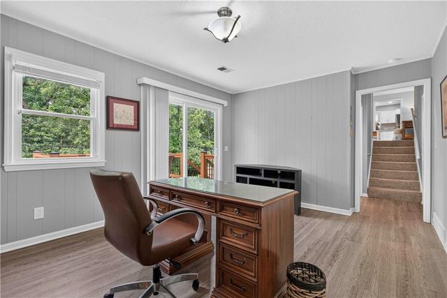 10112 Oakridge Drive, Overland Park, KS 66212