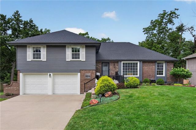 10112 Oakridge Drive, Overland Park, KS 66212