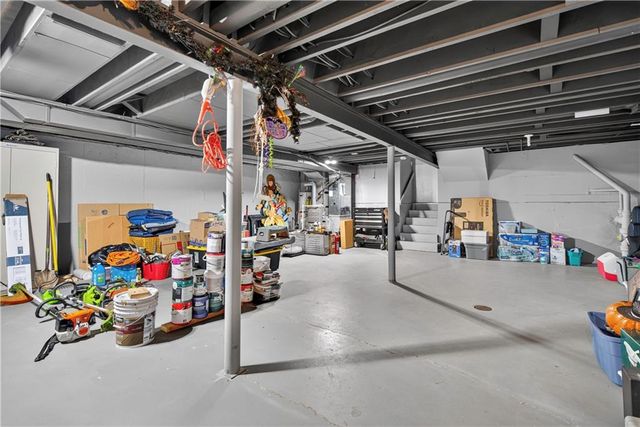 10112 Oakridge Drive, Overland Park, KS 66212