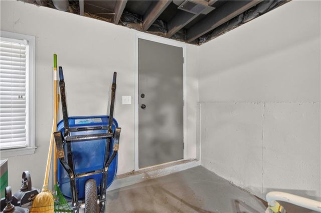 10112 Oakridge Drive, Overland Park, KS 66212