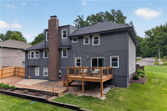 10112 Oakridge Drive, Overland Park, KS 66212