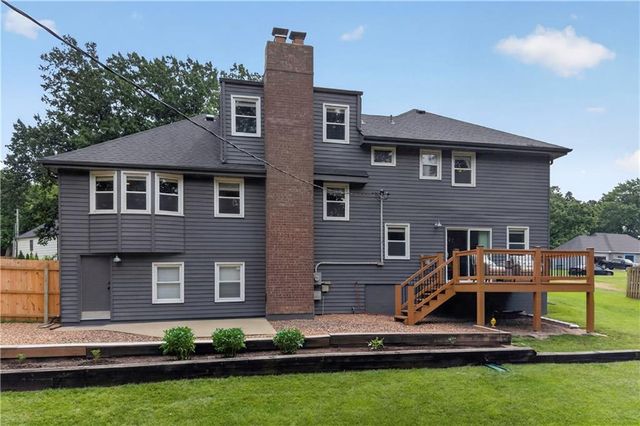 10112 Oakridge Drive, Overland Park, KS 66212