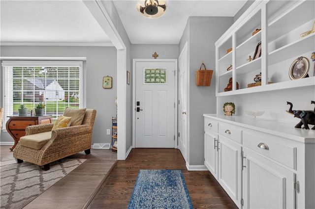10112 Oakridge Drive, Overland Park, KS 66212
