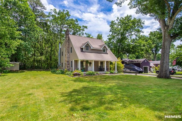 63 Ramapo Road, West Milford, NJ 07421