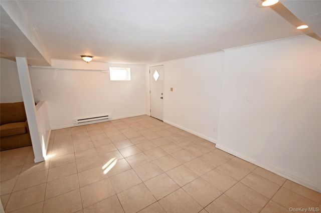 1047 N 7th Street Whole House, North New Hyde Park, NY 11040