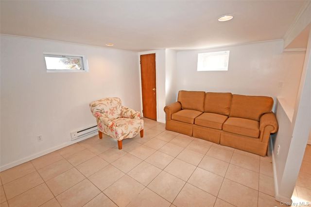 1047 N 7th Street Whole House, North New Hyde Park, NY 11040